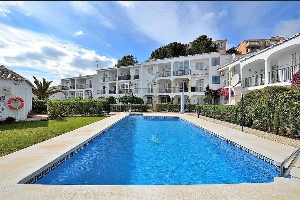 Lux 2 Kmr App Stella Blanca Met Zwembaden Airco En Zeezicht Apartman Fuengirola Kültér fotó