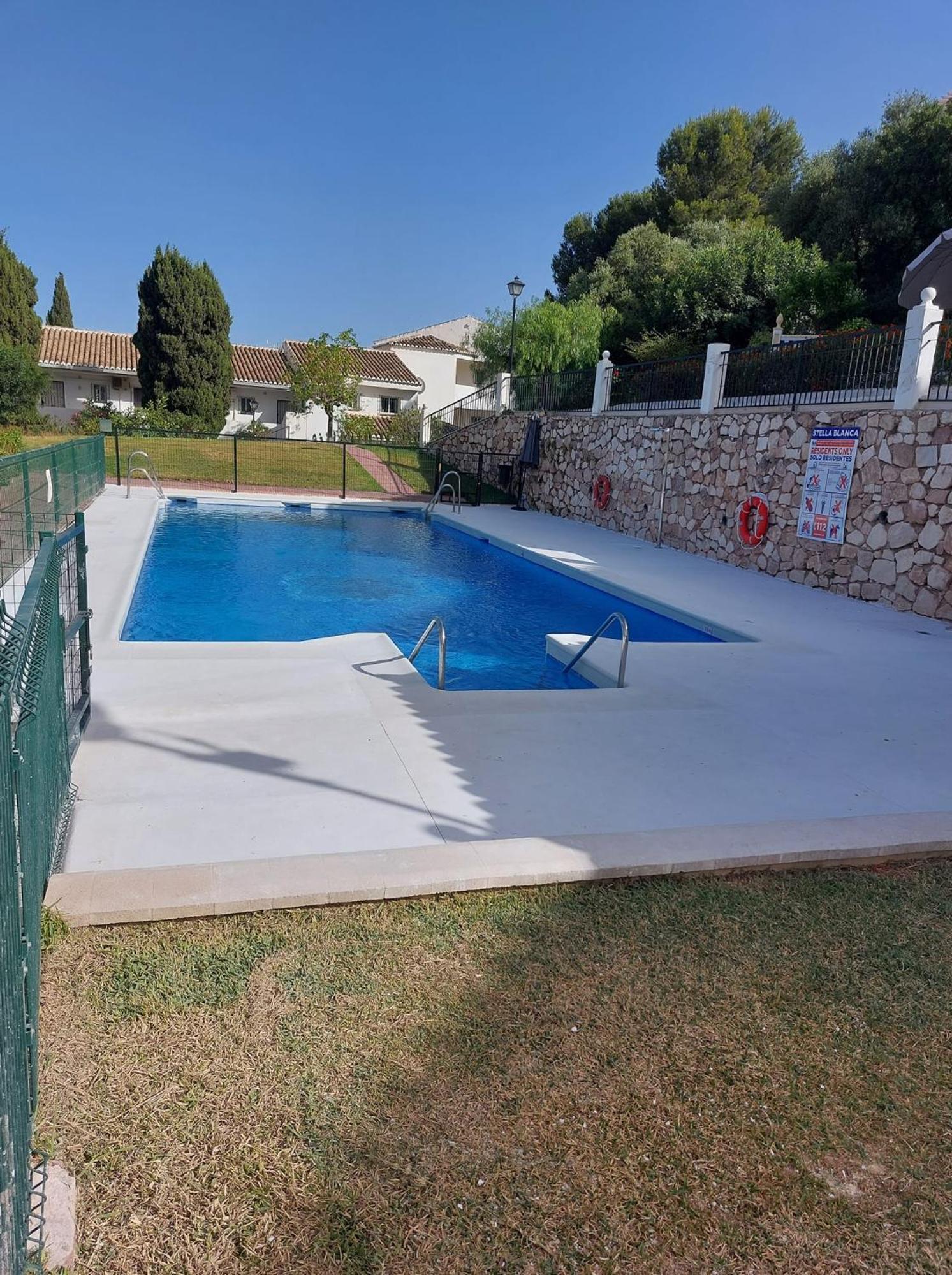 Lux 2 Kmr App Stella Blanca Met Zwembaden Airco En Zeezicht Apartman Fuengirola Kültér fotó